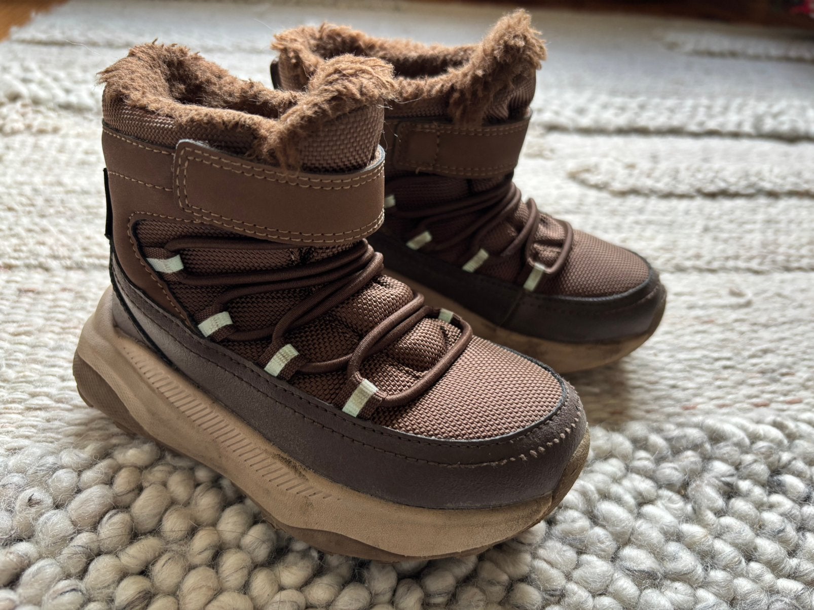 H&M waterdichte gevoerde boots mt 24, Ophalen of Verzenden, Zo goed als nieuw, Jongen of Meisje, Laarzen