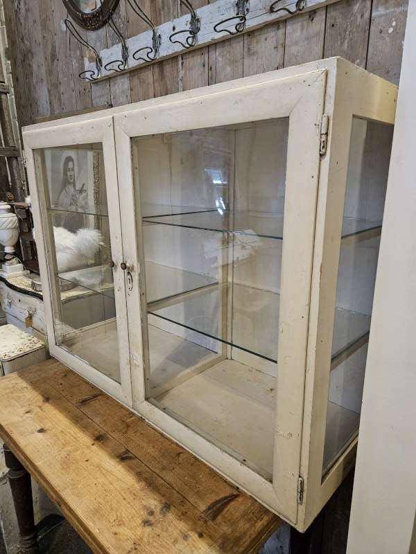 oude vitrine kast ``WOONWINKEL RUSTIEK``, Ophalen, Met plank(en), Gebruikt, Overige houtsoorten