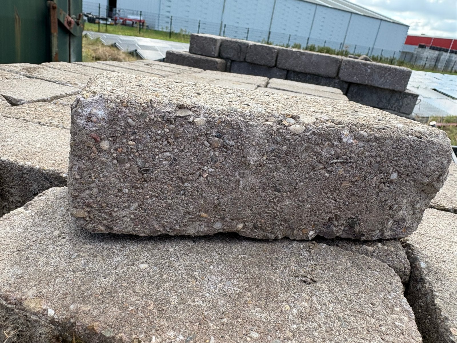 Betonklinkers 40m2 - Gebruikt- gratis af te halen., Tuin en Terras, Ophalen, Gebruikt, Klinkers, 10 m² of meer
