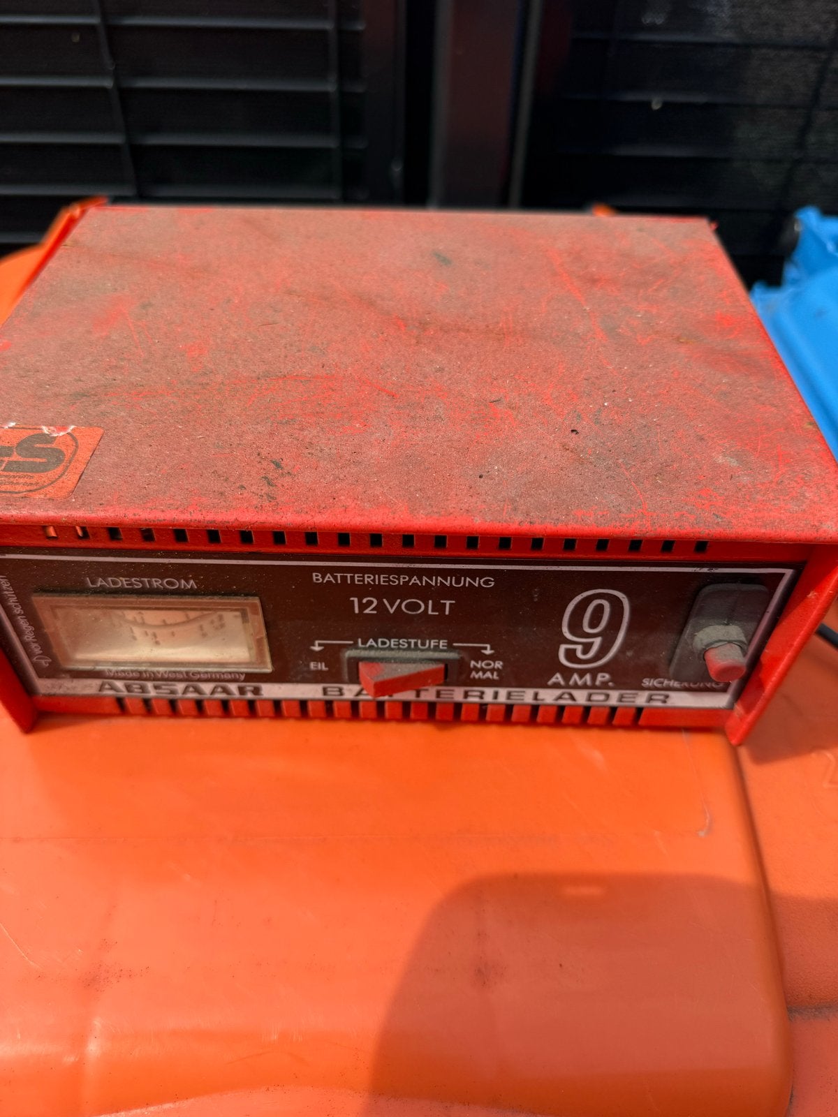 Absaar Batterijlader 12V 9 Ampere, Ophalen of Verzenden, Gebruikt
