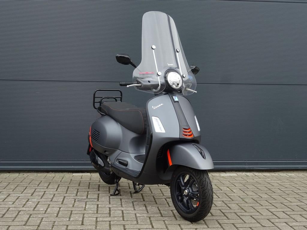 Vespa GTS 300 HPE Supersport 2024 ZGAN orig NL weinig KM BTW, Motoren, Motoren | Overige merken, Scooter, Bedrijf, Onbekend, Onbekend