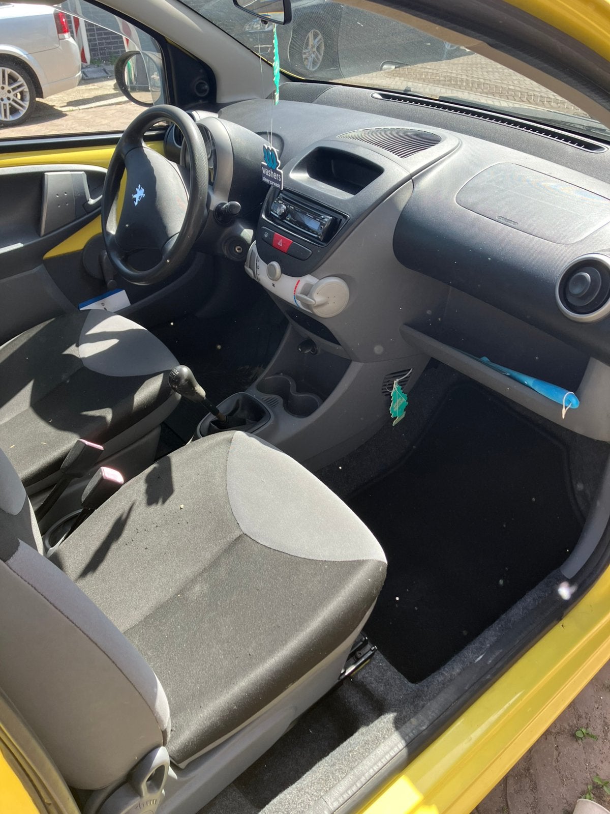 Peugeot 107 1.0 12V 3DR 2007 Geel, Auto's, Voorwielaandrijving, 4 stoelen, 68 pk, Handgeschakeld