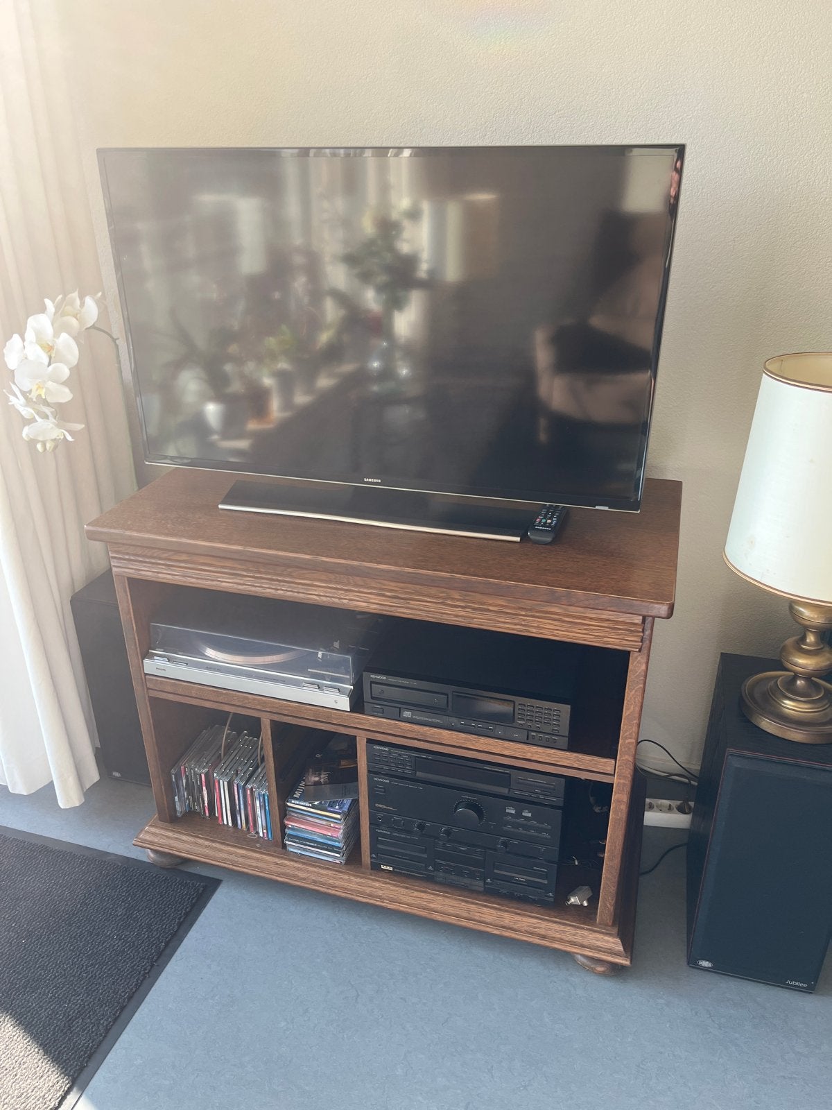 Houten TV-meubel met opbergruimte voor audioapparatuur, Huis en Inrichting, Kasten | Televisiemeubels, Ophalen, Gebruikt, 50 tot 100 cm