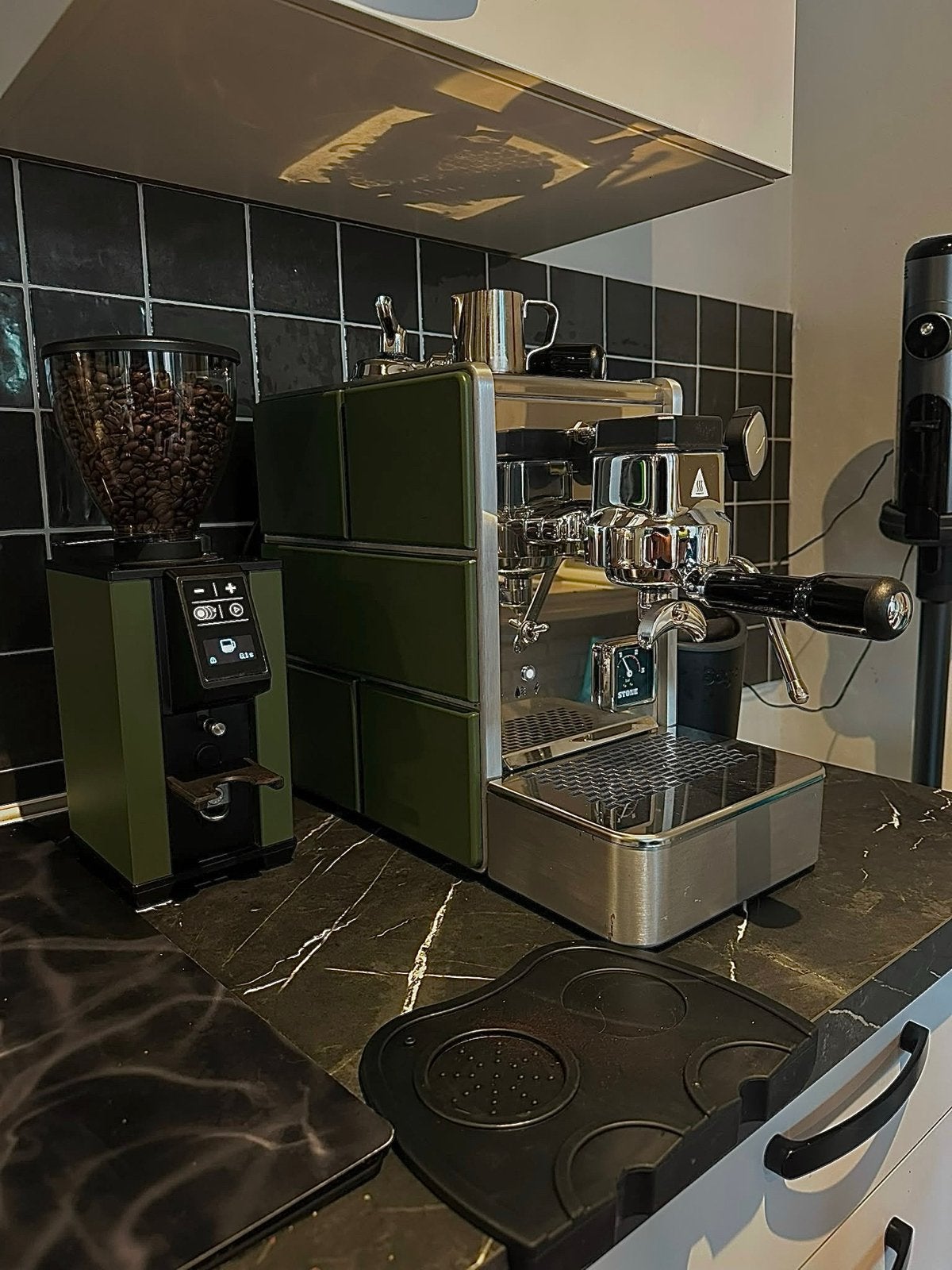 Stone Mine Espressomachine & Pebble Grinder Groen, Ophalen, Zo goed als nieuw, Combi, 2 tot 4 kopjes