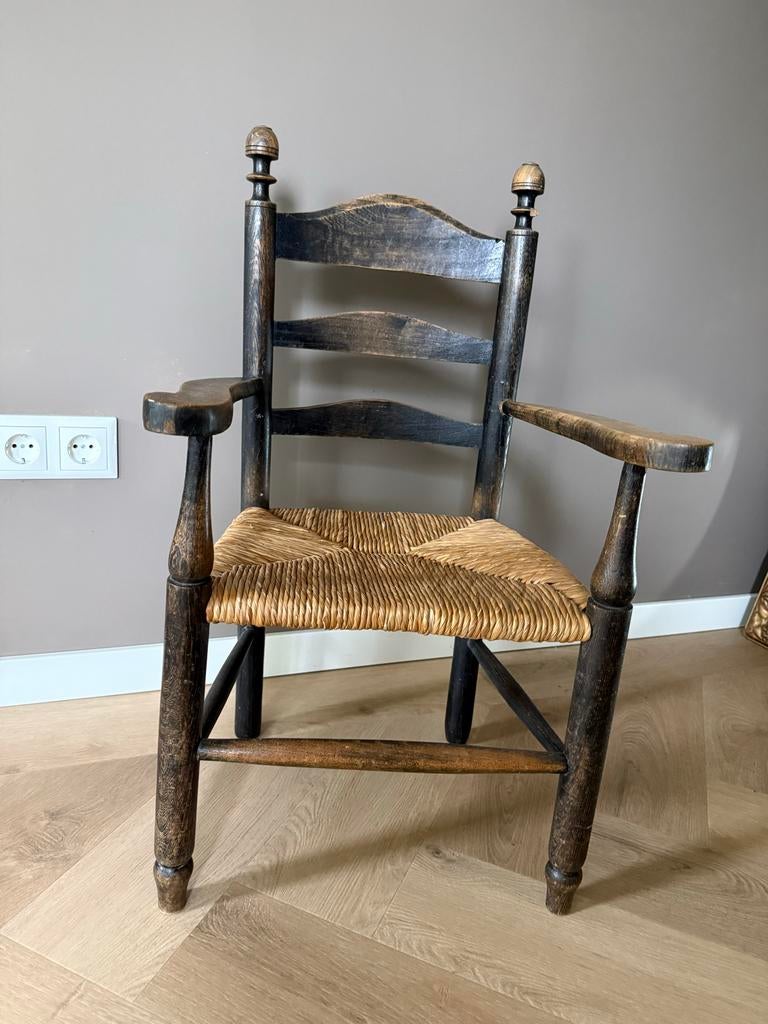 Antieke houten stoel met biezen zitting, Antiek en Kunst, Antiek | Meubels | Stoelen en Banken, Ophalen of Verzenden