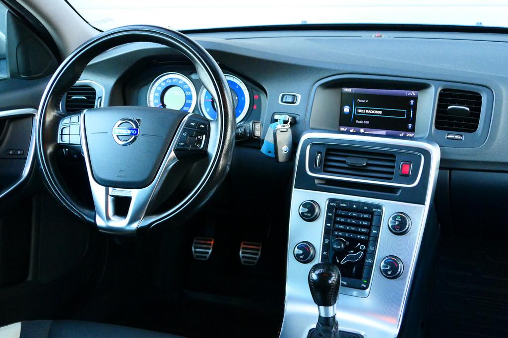Volvo V60 2.4 D5 R-Design HANDEL/EXPORT! (bj 2012), Voorwielaandrijving, Euro 5, Zwart, 1514 kg