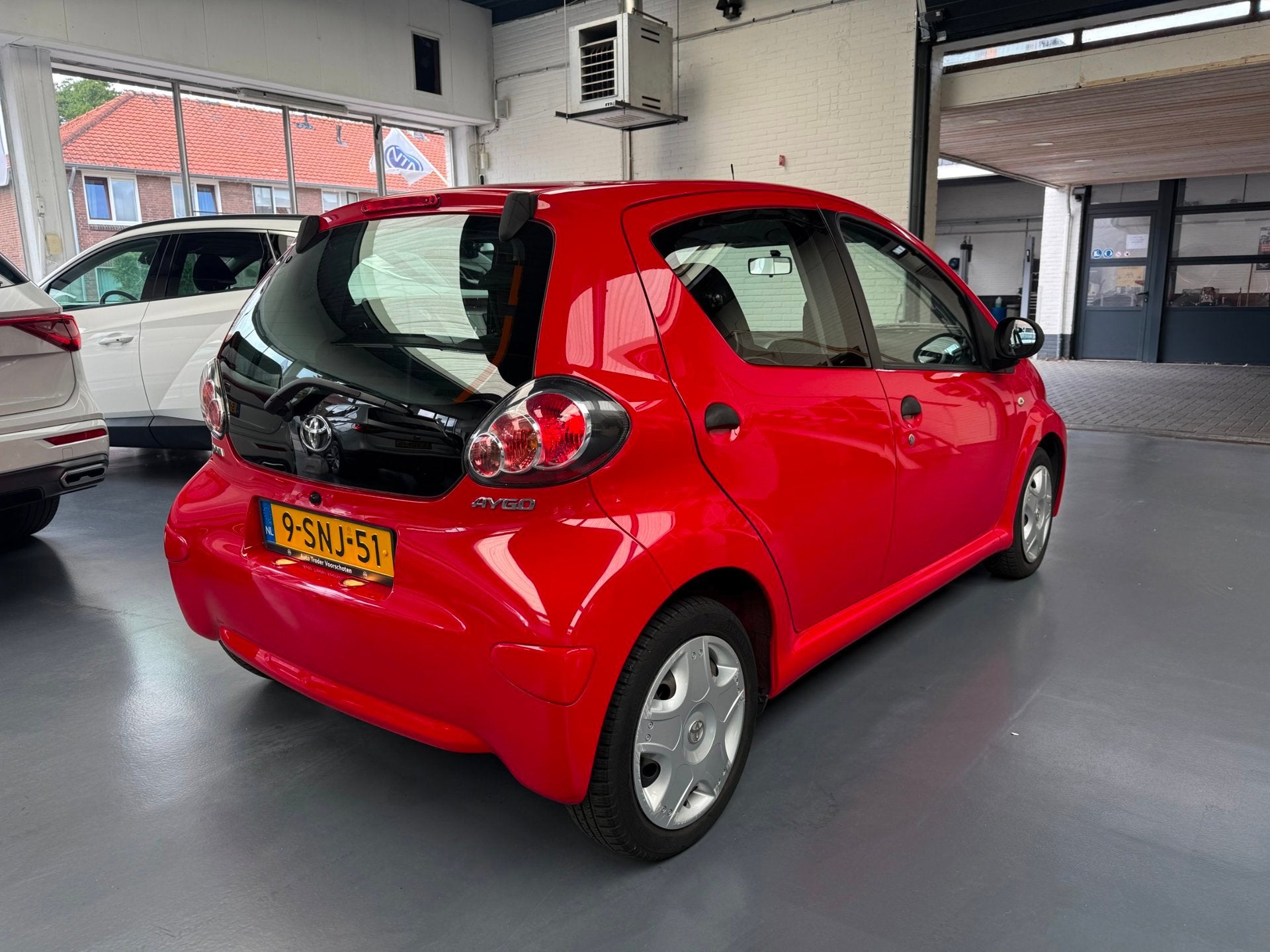 Toyota Aygo 1.0 VVT-i Now |Airco|Elektr ramen|NAP|, Auto's, Voorwielaandrijving, Euro 5, Stof, Gebruikt