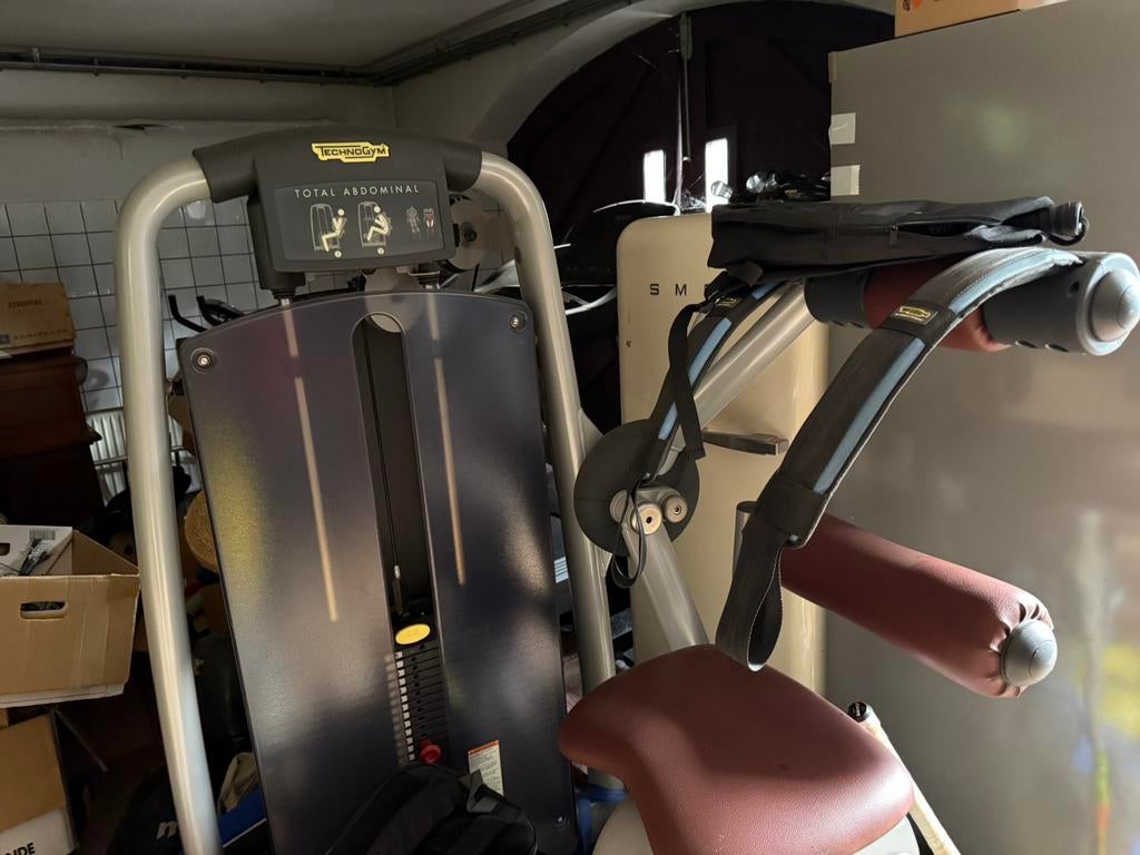 Technogym Abdominal – Professionele buikspiertrainer, Krachtstation, Ophalen of Verzenden, Zo goed als nieuw, Metaal