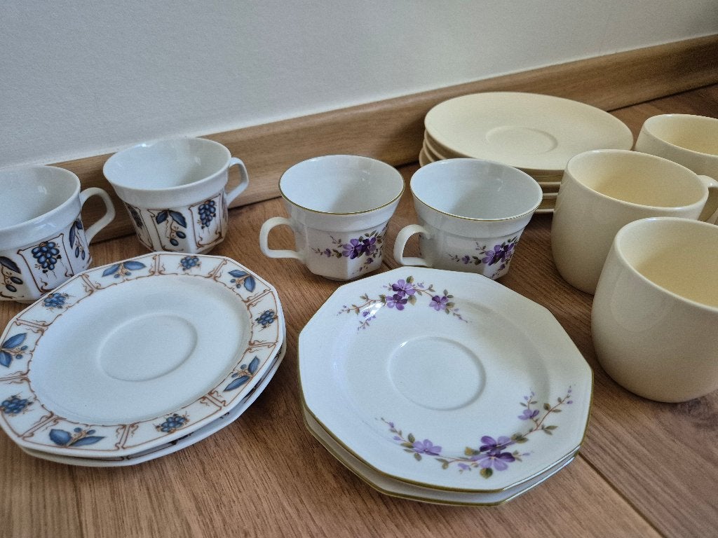 Kopjes met schotels, Gebruikt, Ophalen of Verzenden, Overige stijlen, Kop(pen) en/of Schotel(s)