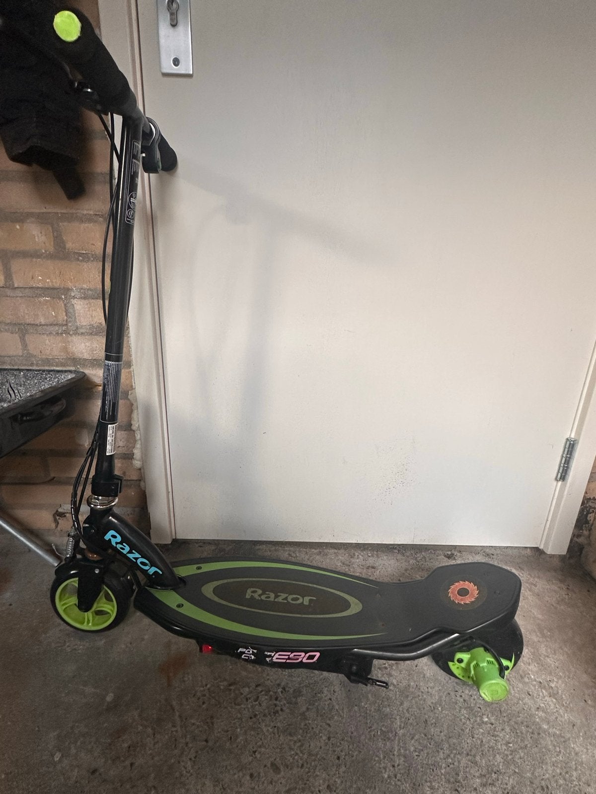 Razor E90 Elektrische Step - Zo goed als nieuw, Ophalen, Zo goed als nieuw, Elektrische step (E-scooter)