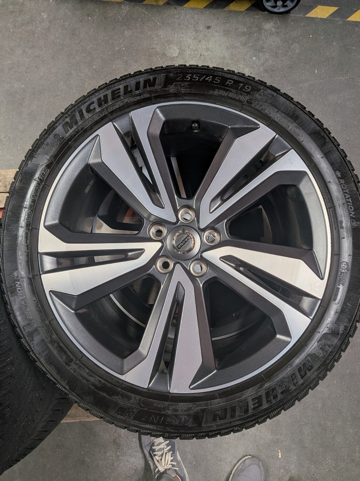 Volvo V60 CC 19 inch LM velgen + Michelin Alpin 7 Winterband, Gebruikt, Banden en Velgen, Winterbanden, 235 mm