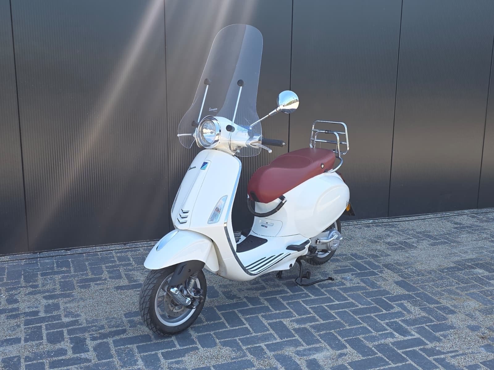 Vespa Primavera Wit,2015,Windscherm, Zeer Netjes!!, Ophalen, Maximaal 45 km/u, Zo goed als nieuw