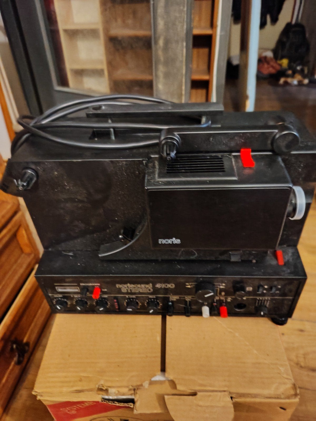 Norisound 4100 filmprojector met geluid en scherm, Ophalen, Gebruikt, Met scherm
