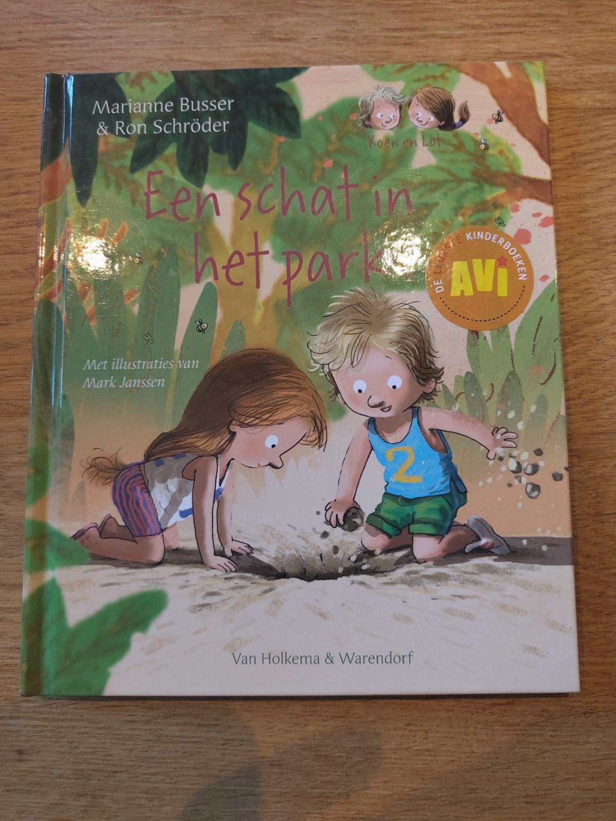 Koen en Lot: Een schat in het park - AVI M3, Boeken, Ophalen of Verzenden, Zo goed als nieuw, Marianne Busser & Ron Schröder, Fictie algemeen