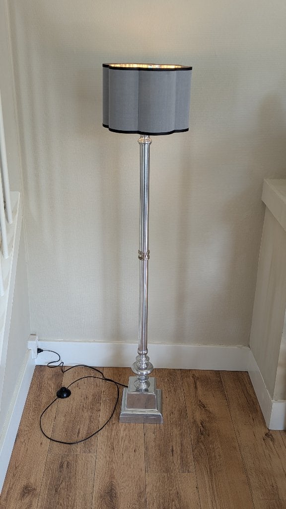 Vloerlamp zilver klassiek, Huis en Inrichting, Lampen | Vloerlampen, Ophalen, Gebruikt, E27 (groot), Landelijk