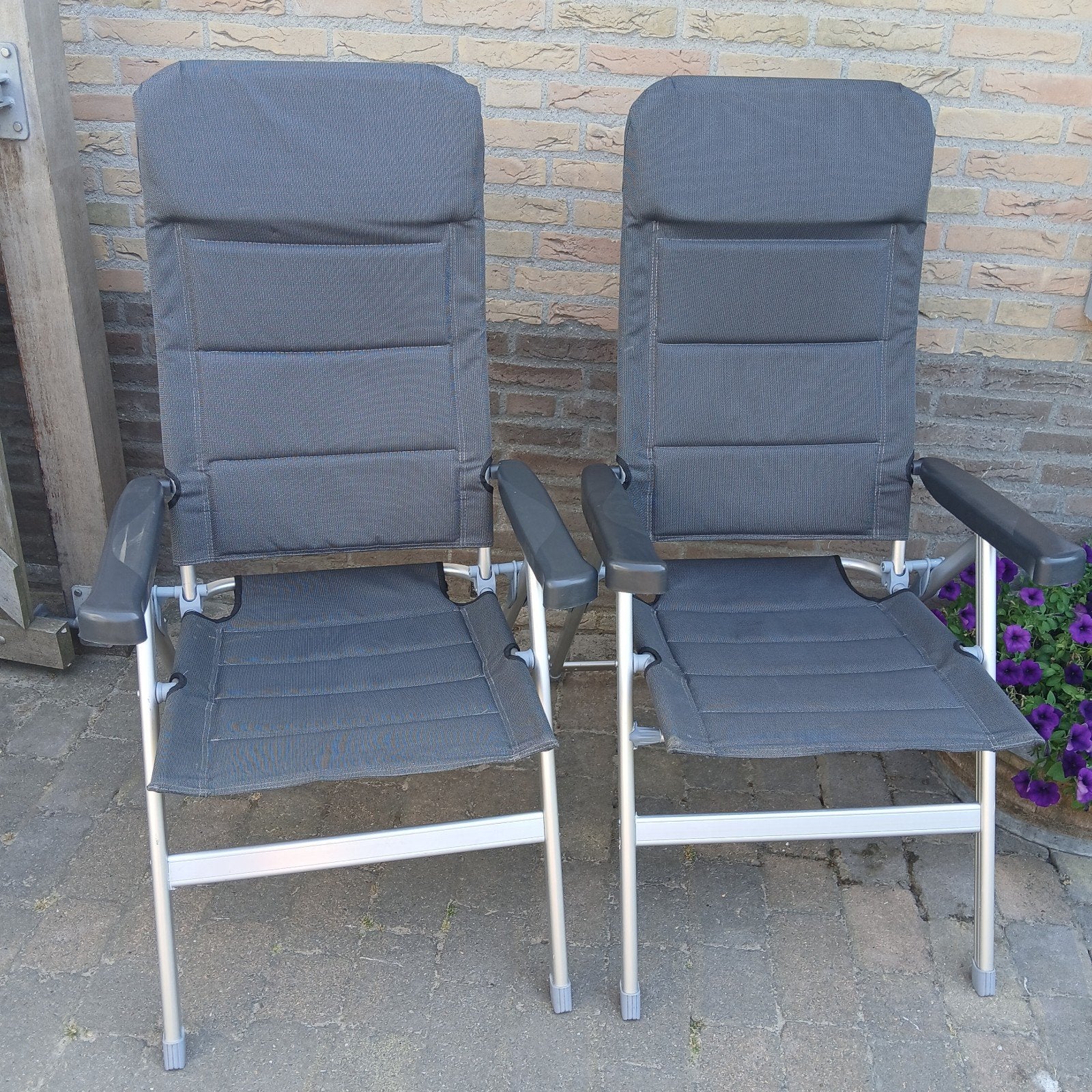 2 grijze campingstoelen met standen, Ophalen of Verzenden, Gebruikt, Campingstoel