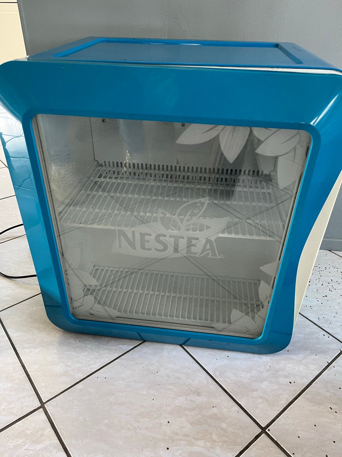Nestea dranken koelkast, Ophalen, Minder dan 75 liter, Zonder vriesvak, Gebruikt