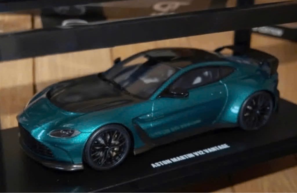 1:18 ASTON MARTIN V12 VANTAGE 2023 green GT922 GT spirit WRH, Verzenden, Zo goed als nieuw, Auto, Overige merken