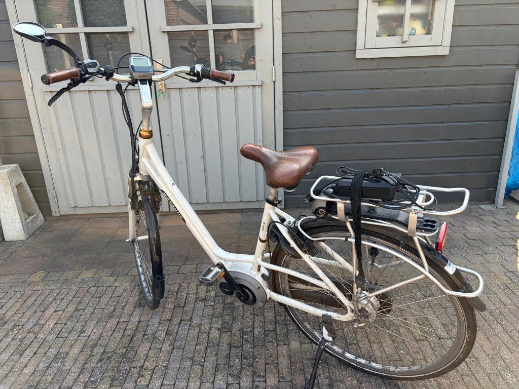 Foto 9 van Elektrische damesfiets Batavus Milano framemaat 48 cm