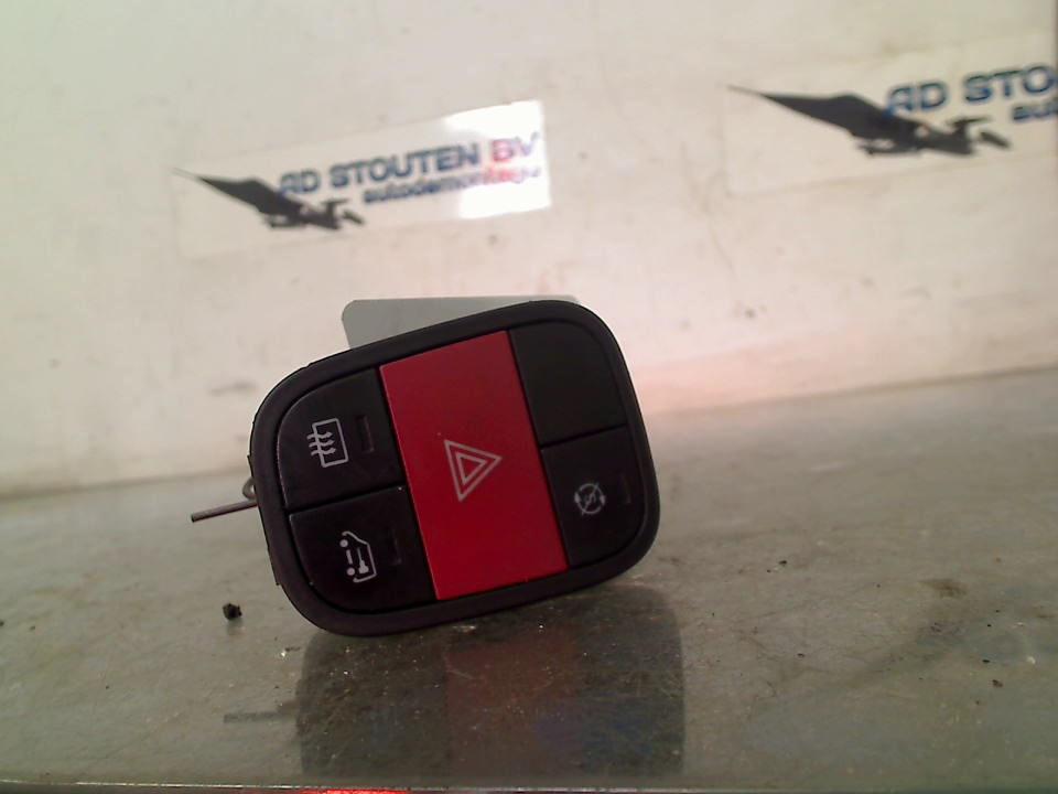 Paniekverlichtingschakelaar Peugeot Bipper (AA) (2010-10/..), Kontakt-peugeot@peugeot.com, Gebruikt, Peugeot Deutschland GmbH