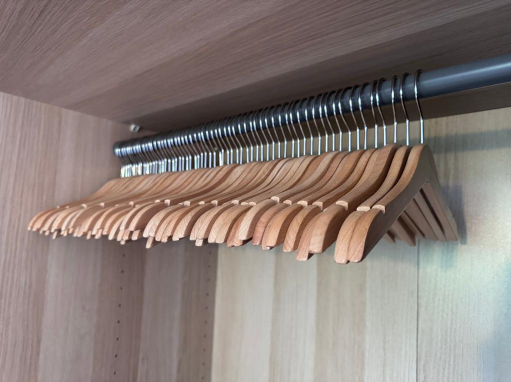 Houten kledinghangers voor kinderen - 59 stuks, Kinderen en Baby's, Ophalen, Overige typen