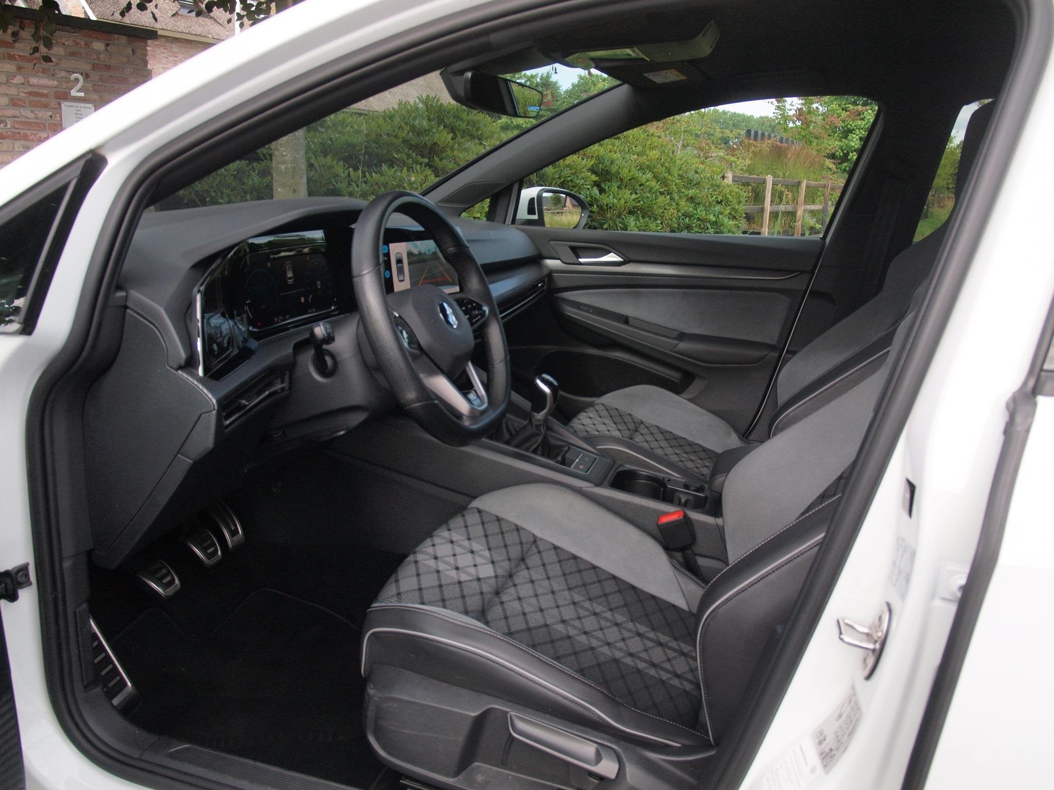 Volkswagen Golf Variant 1.5 TSI R-Line | Camera | Sfeerverli, Voorwielaandrijving, Dealer onderhouden, 4 cilinders, 1261 kg