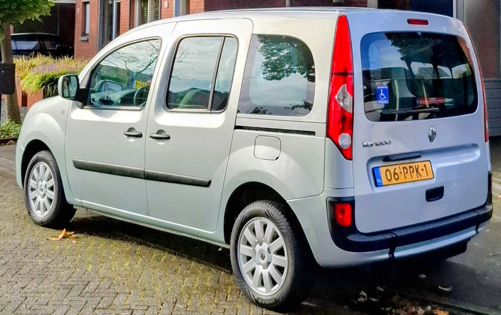 Renault Kangoo 1.6 16V 78KW Family 2011 Grijs 56000 dkm!!!, Auto's, 4 cilinders, Origineel Nederlands, Handgeschakeld, Kangoo