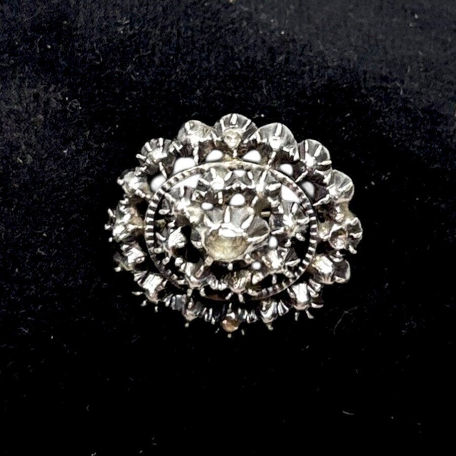 Zilveren broche met roosgeslepen diamant, Ophalen of Verzenden, Zilver, Broche