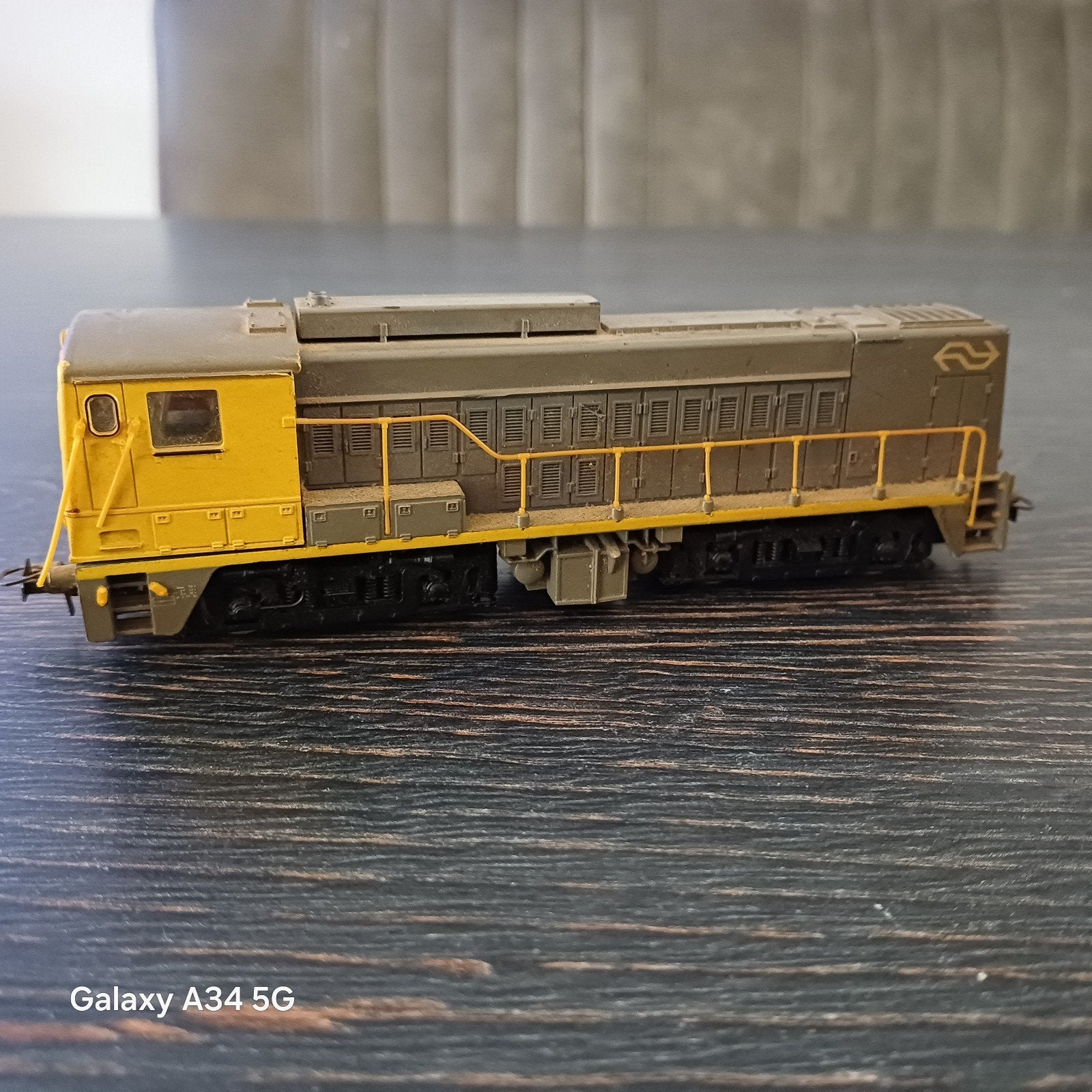 Roco Locomotief NS 2200 Geel/Grijs, Gebruikt, Ophalen of Verzenden, NS, Roco