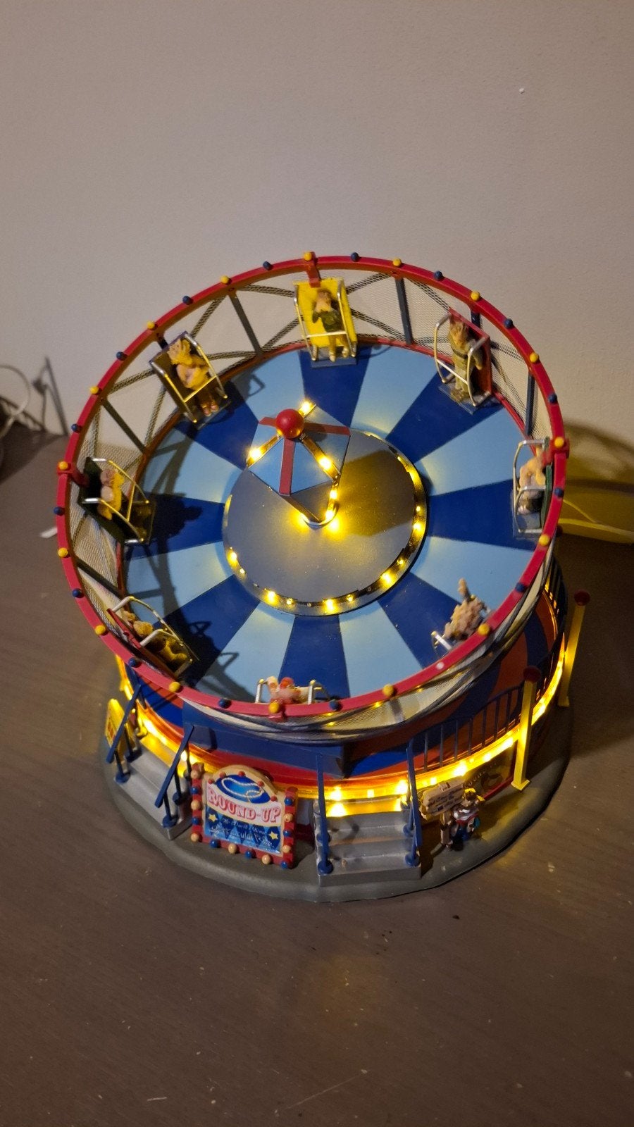 Lemax Round Up attractie met beweging, verlichting en muziek, Ophalen of Verzenden