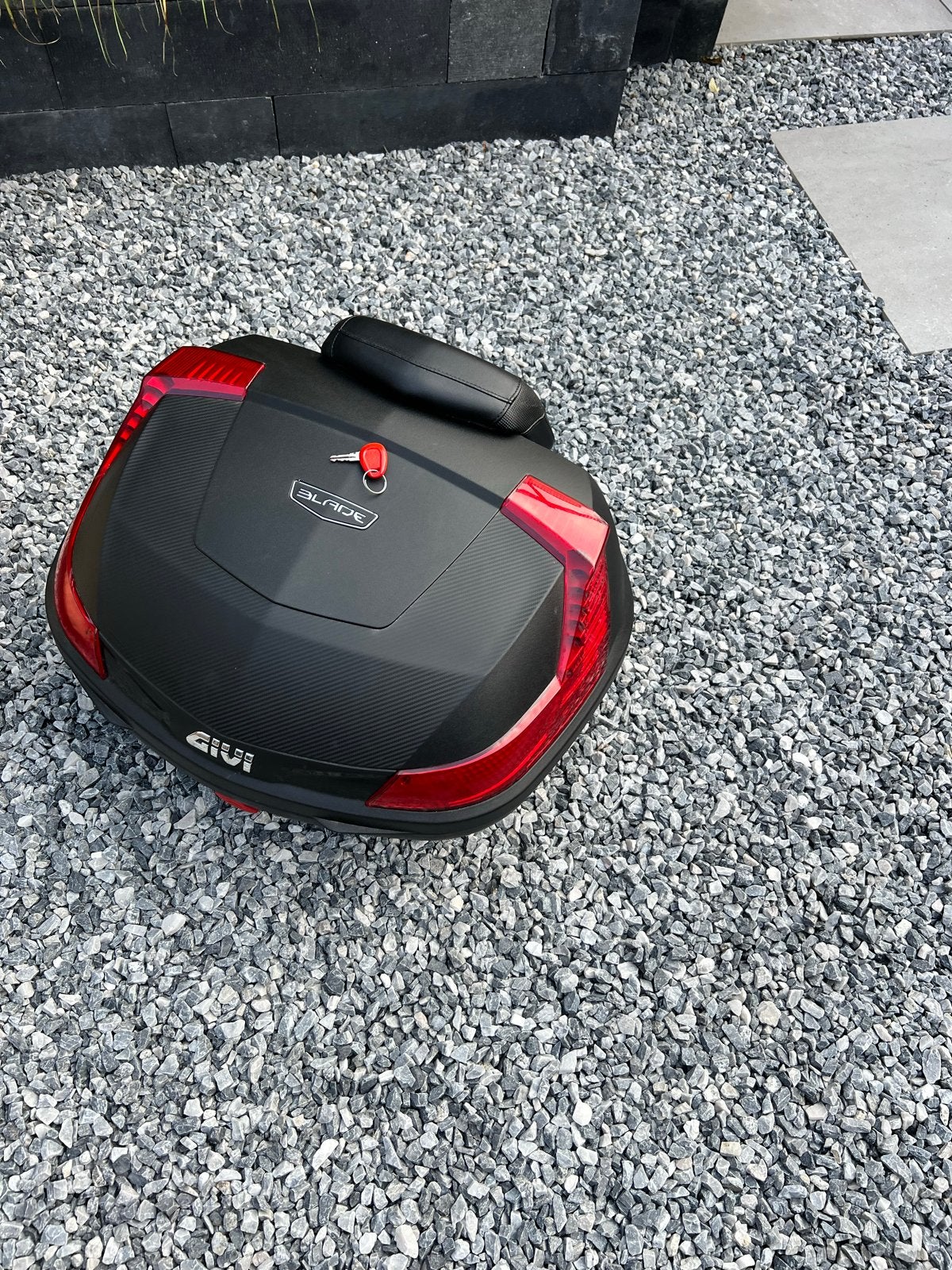 Honda VFR 800 F (2014-2019 ). Givi Blade topkoffer met rek, Motoren, Ophalen, Zo goed als nieuw