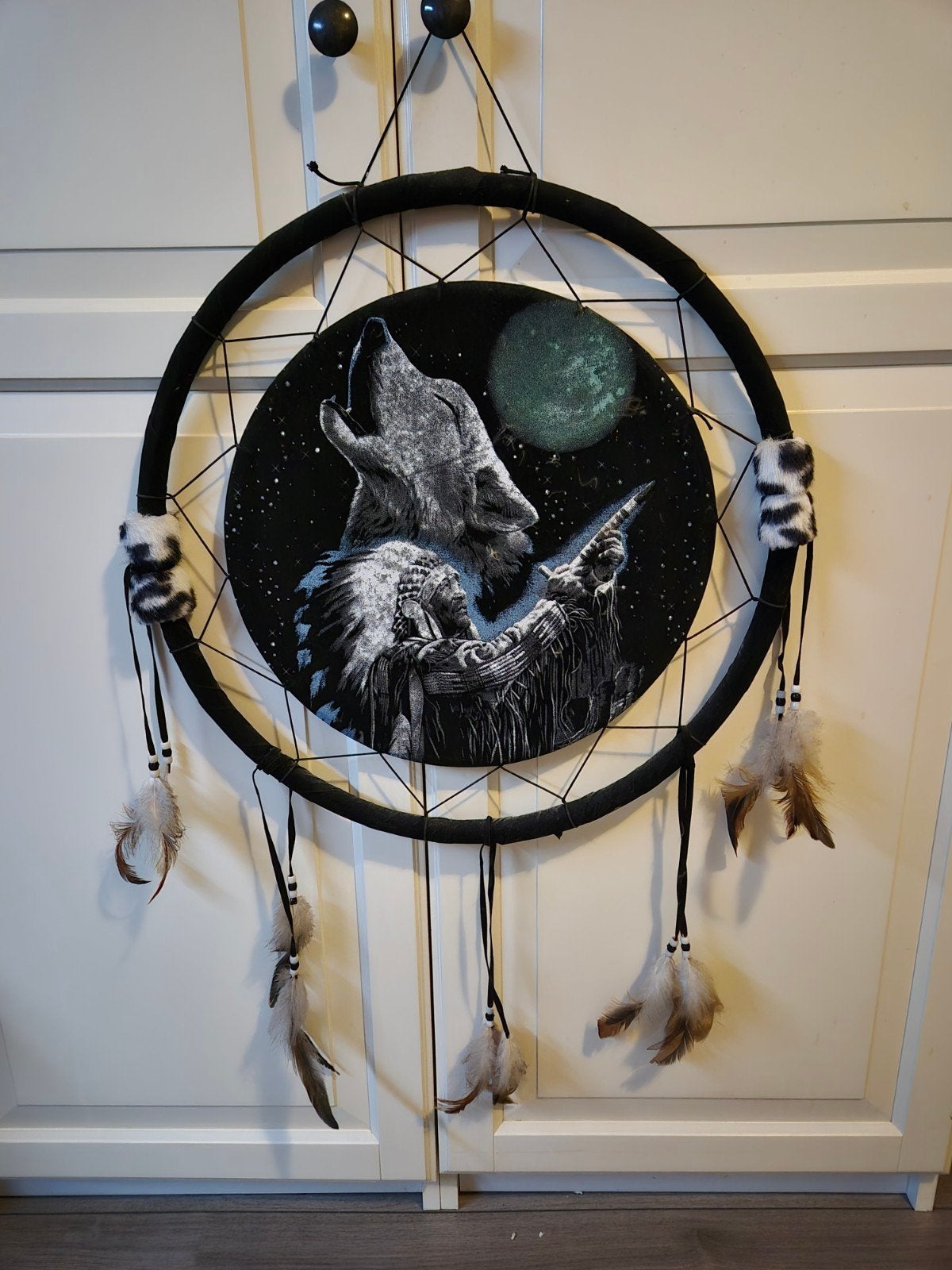 Dromenvanger met wolf en indiaan - 45 cm diameter, Overige stijlen, Ophalen of Verzenden, Textiel, Gebruikt