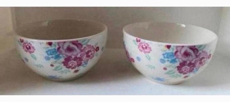 2 Gebloemde schaaltjes van Yvon Jaspers. Drsn. 12 cm., Huis en Inrichting, Overige materialen, Ophalen of Verzenden, Zo goed als nieuw