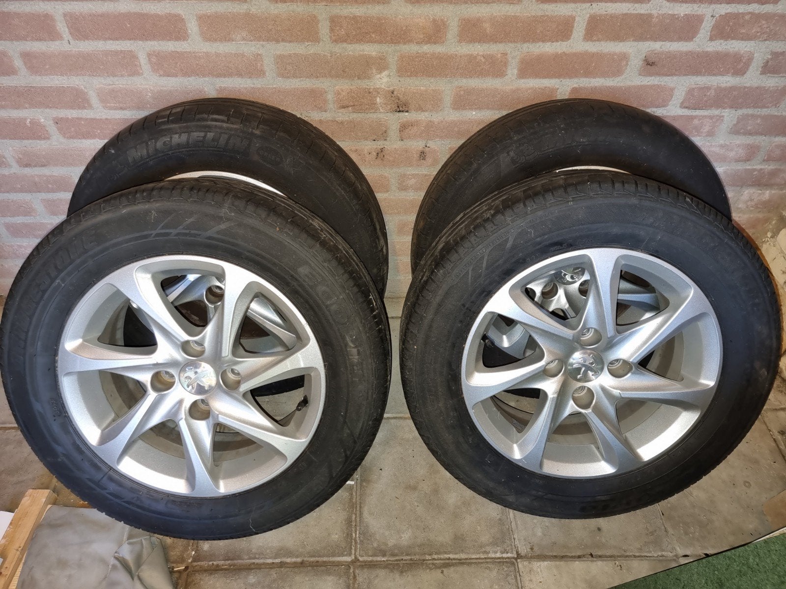 Lichtmetalen velgen met zomerbanden voor Peugeot, Auto-onderdelen, Banden en Velgen, Ophalen, Gebruikt, 15 inch, Banden en Velgen