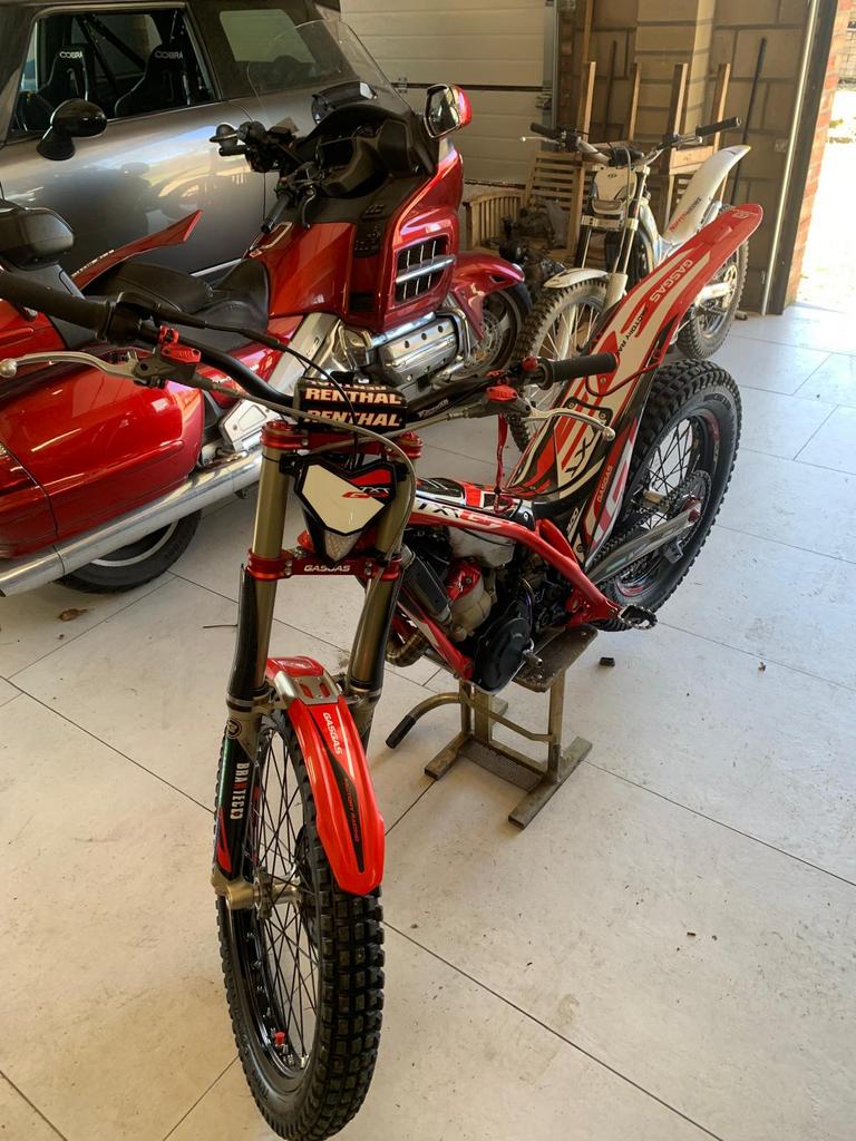 GasGas txt GP 300 uit 2022, trialmotor, 300 cc, Zo goed als nieuw, 5 versnellingen, Ophalen