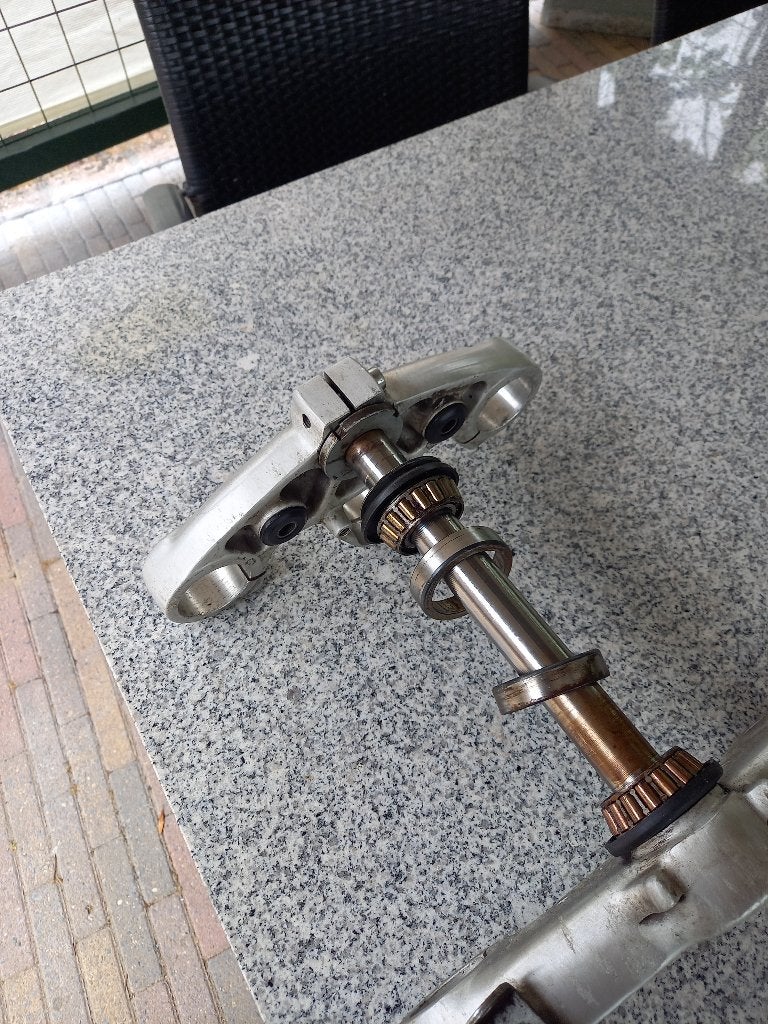 moto guzzi  t stuk 45 mm met poten, Ophalen of Verzenden, Gebruikt