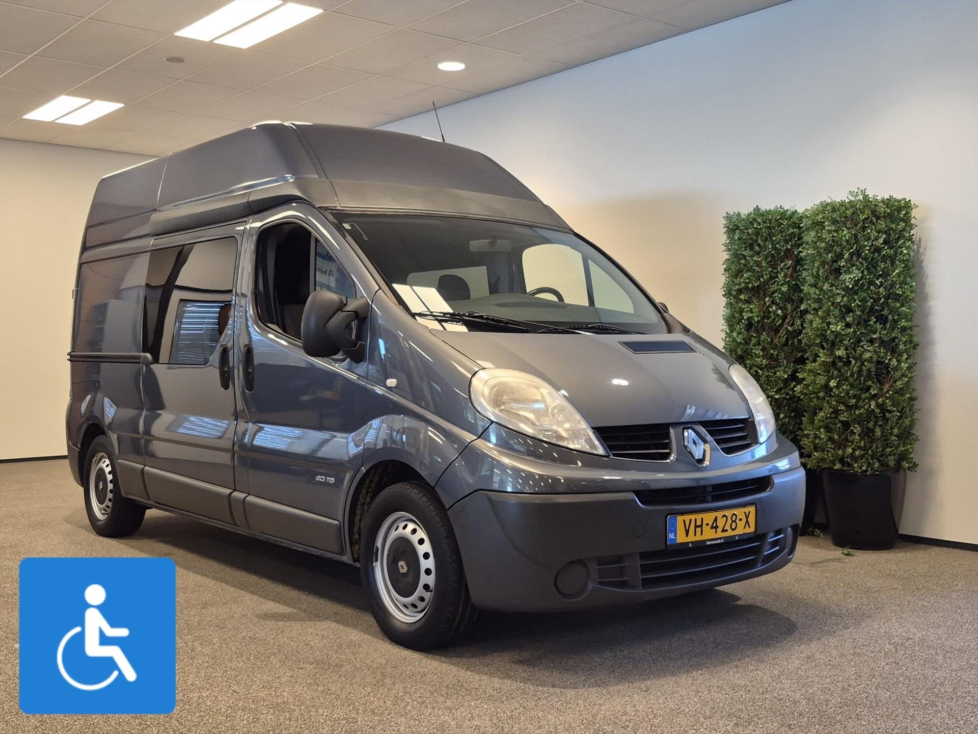 Renault Trafic L2H2 Rolstoelbus (airco) 4+1 - 2x zijschuifde, 13 km/l, Stof, 4 stoelen, Origineel Nederlands