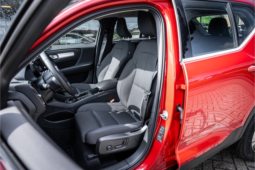 Volvo XC40 1.5 T4 Recharge Inscription Expression * Memory *, 12 maanden, Stof, Gebruikt, Zwart