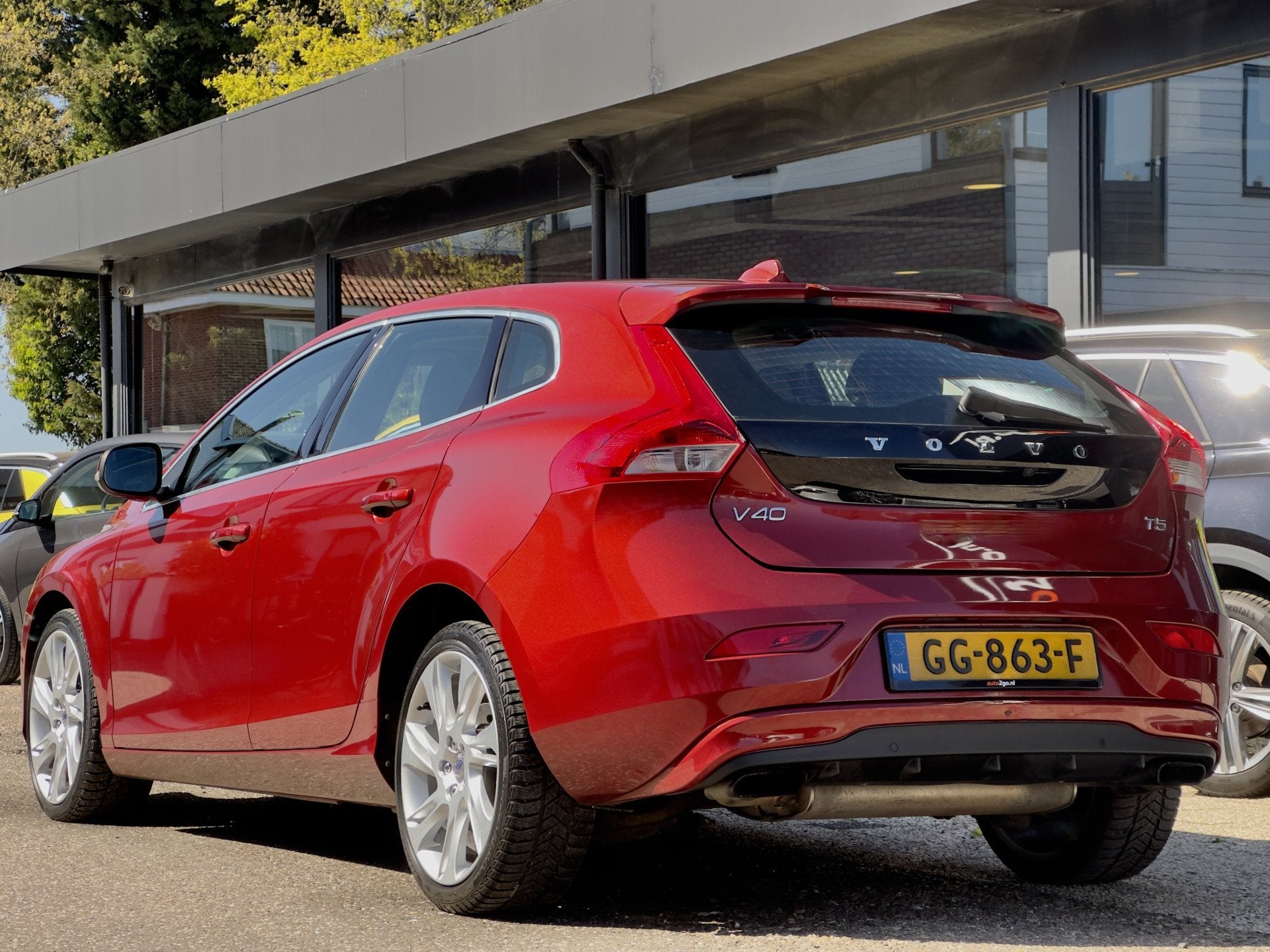 Volvo V40 2.0 T5 SUMMUM AUT8 PANODAK VOL-LEDER 18 INCH-LMV N, Gebruikt, Euro 6, 4 cilinders, Grijs
