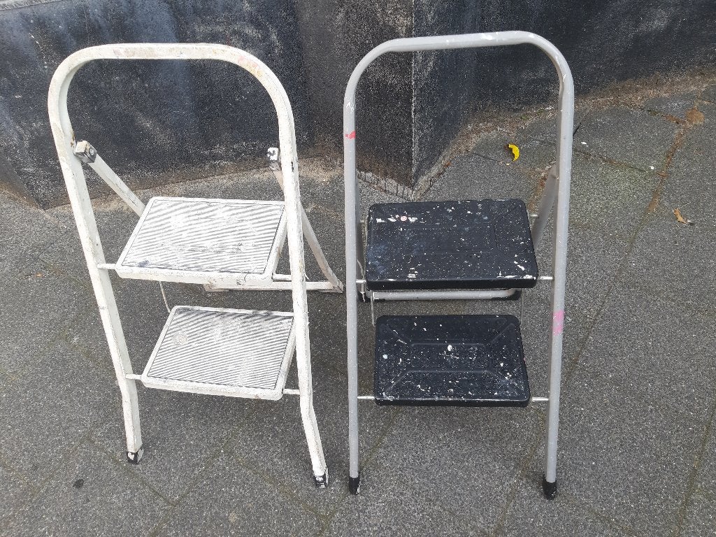 Opstaptrapjes, keukentrapjes 2 treden, 2 stuks identiek, Ophalen, Gebruikt, Trap, Opvouwbaar of Inschuifbaar