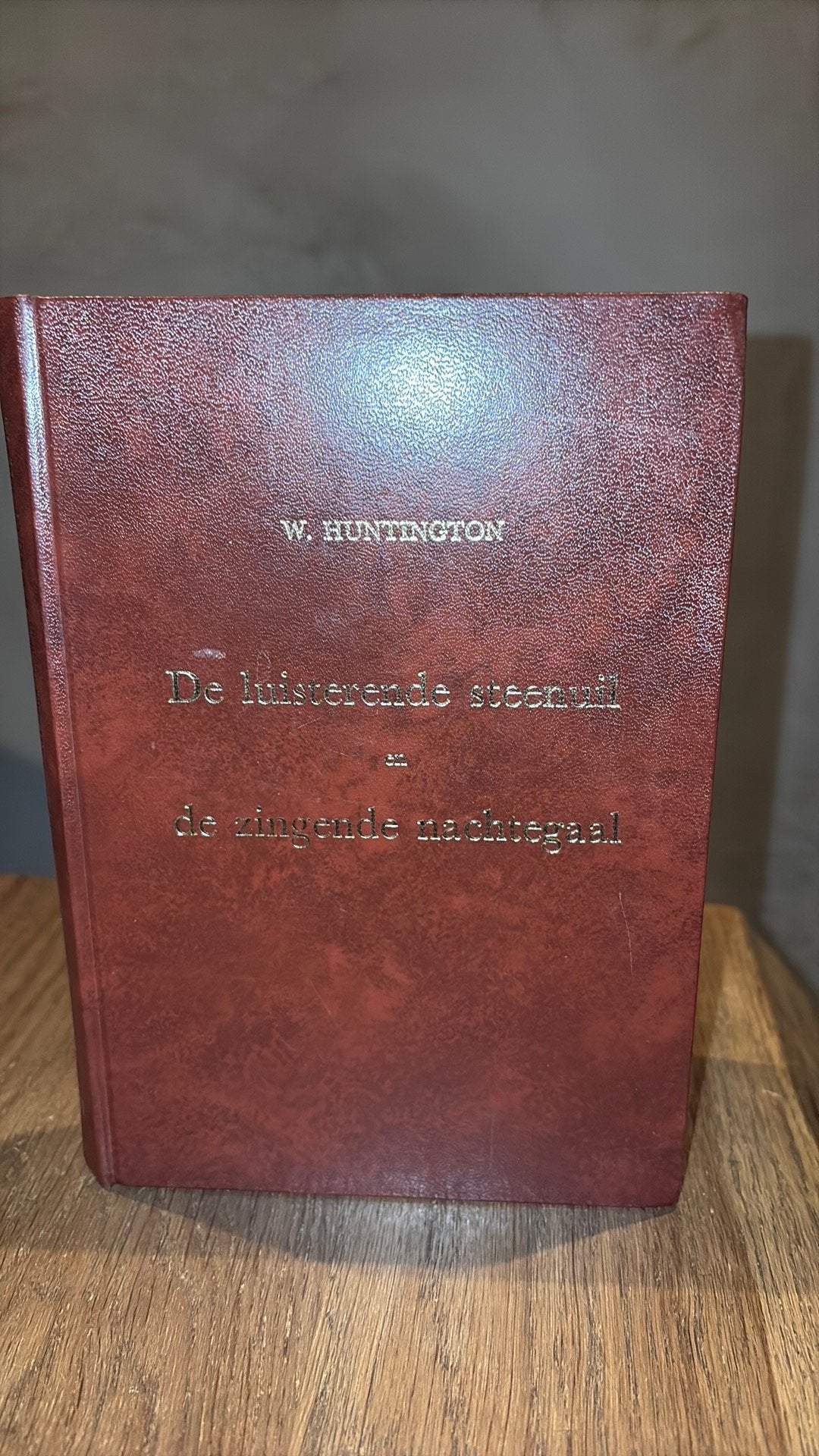 KR. W Huntington De luisterendw steenuil en dezingende nacht, Boeken, Ophalen of Verzenden, Gelezen