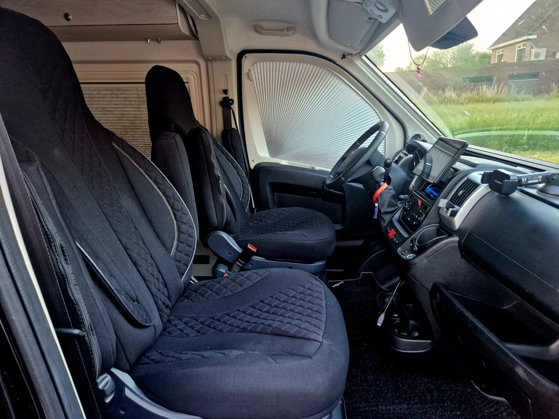 tourne mobil TOURNE Tourne 640 buscamper lengtebedden in nie, Overige merken, Achteruitrijcamera, Ringverwarming, 10 meter en meer