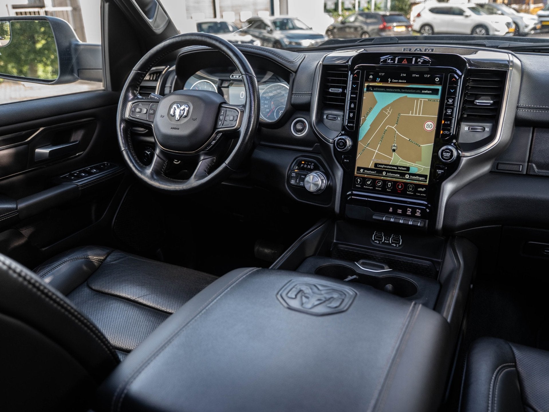 Dodge RAM1500 | FULL OPTION | PILOT ASSIST | PANORAMADAK | 3, Auto's, Automaat, Dealer onderhouden, 450 kg, Gebruikt