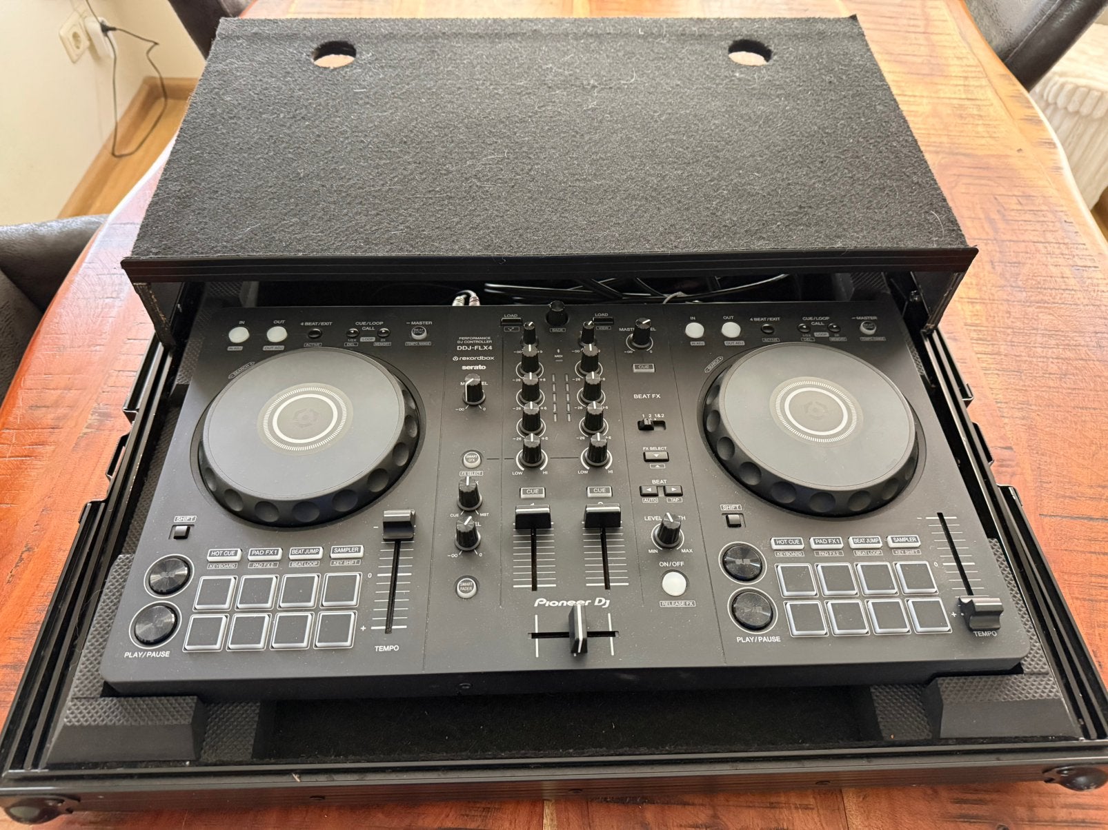 Pioneer ddj flx4 dj controller incl flightcase met plateau, Muziek en Instrumenten, Ophalen, Zo goed als nieuw, Pioneer