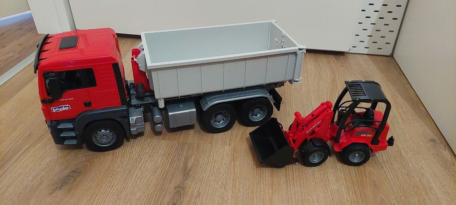 Bruder 3767 TGS containerwagen + schäffer voorlader, Ophalen of Verzenden, Zo goed als nieuw