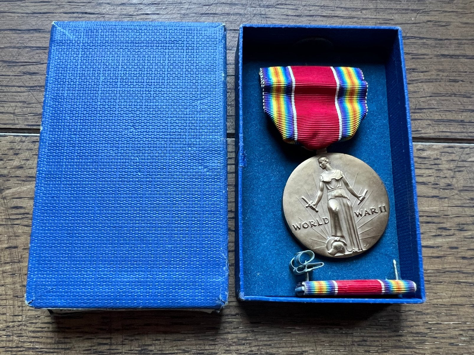 WO2 Amerikaans Victory medal medaille met ribbon bar baton, Verzenden, Lintje, Medaille of Wings, Nederland