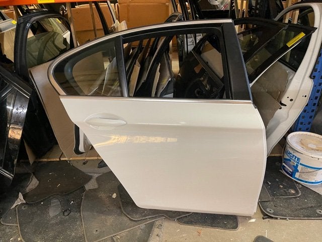 Portier Rechts Achter wit BMW 5 serie (F10) 2013, Gebruikt, Petuelring 130, München 80809, , Duitsland, BMW, Bayerische Motoren Werke AG