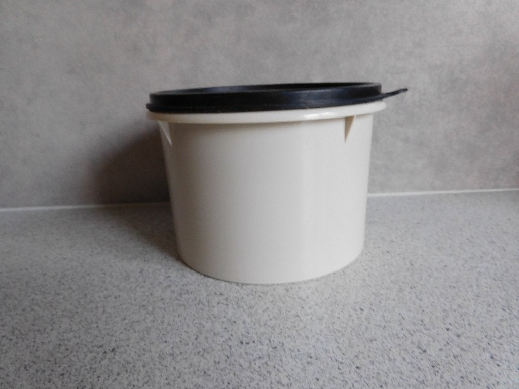 Tupperware Voorraadbus Zwart - 1 Ltr, Gebruikt, Overige kleuren, Ophalen of Verzenden, 1000 ml