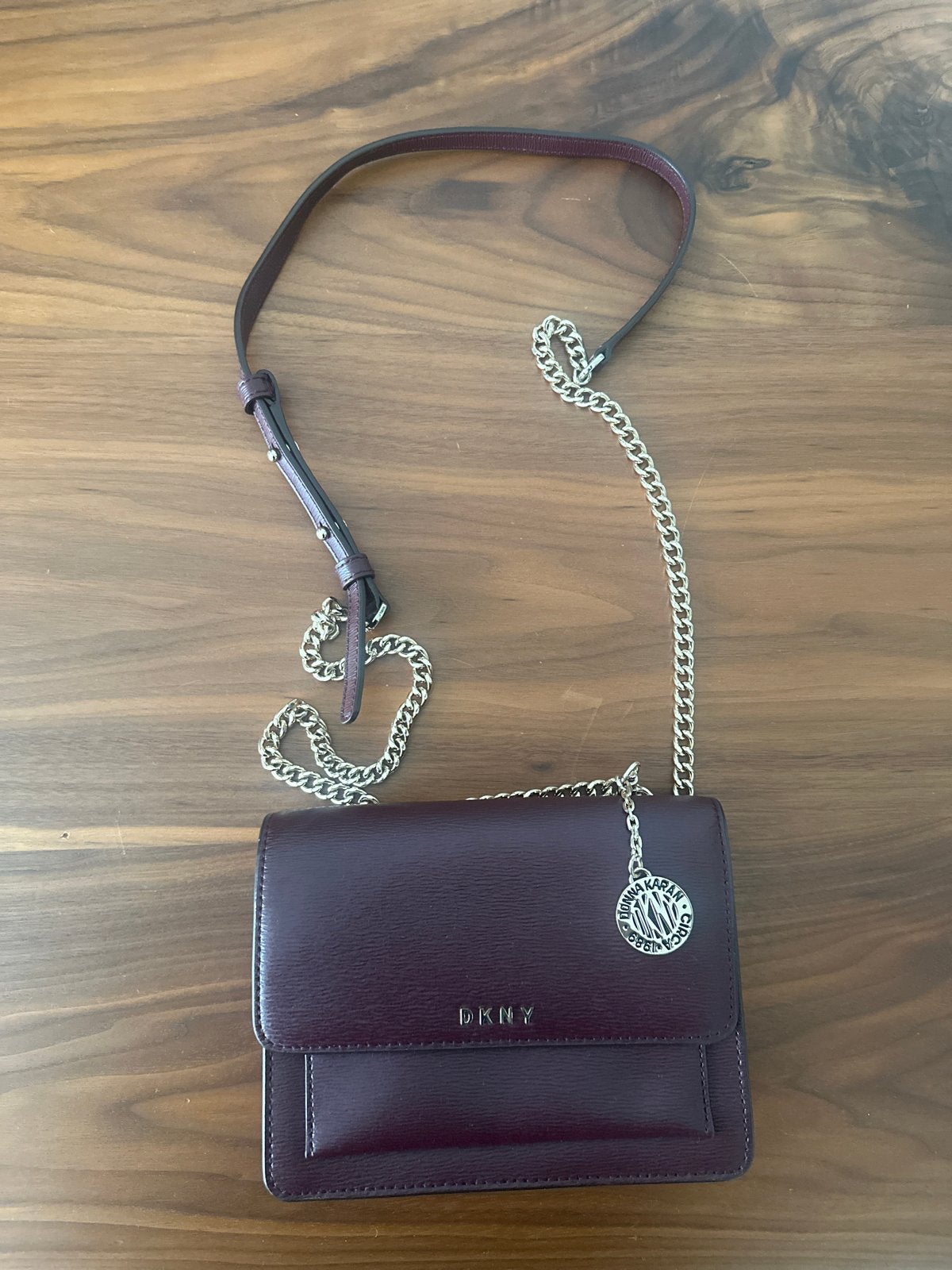 DKNY Schoudertasje - Elegant en Compact, Ophalen of Verzenden, Zo goed als nieuw, Overige kleuren, Schoudertasje