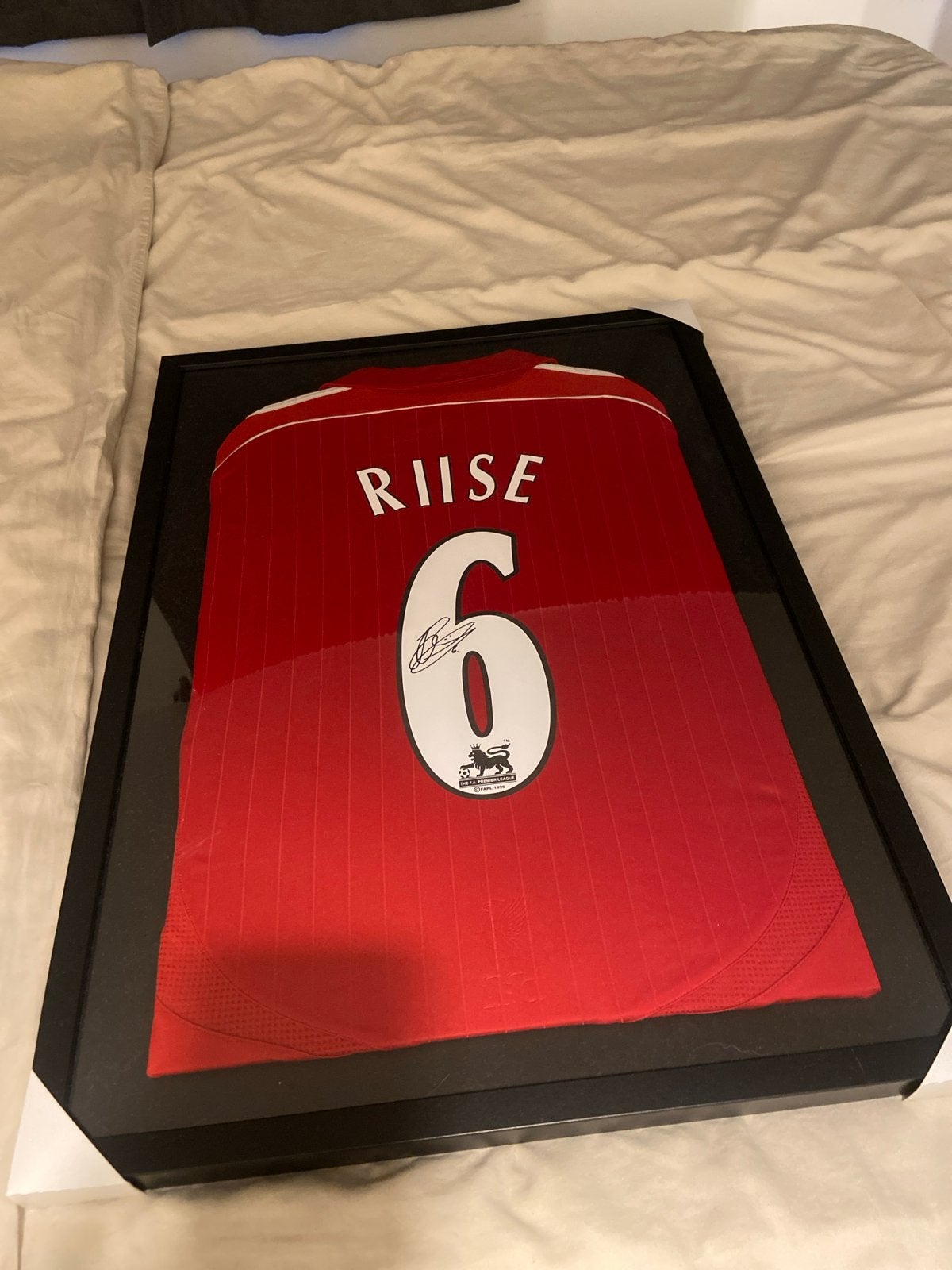 Ingelijst gesigneerd Liverpool shirt Riise #6, Verzamelen, Ophalen of Verzenden, Zo goed als nieuw, Buitenlandse clubs, Shirt